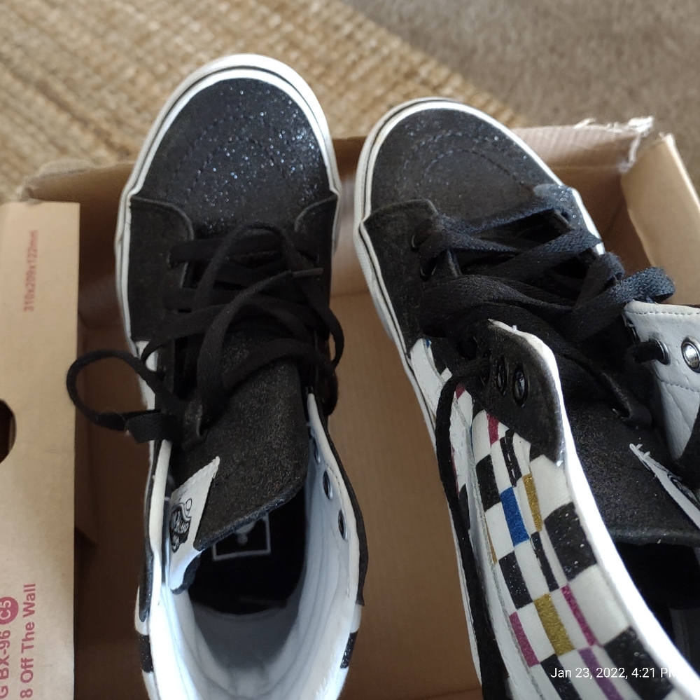 Vans - Picture 3 of 6
